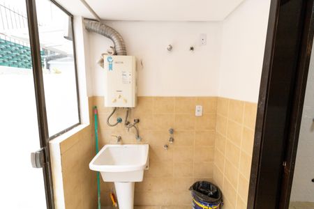 Casa de condomínio à venda com 120m², 3 quartos e 1 vagaÁrea de Serviço