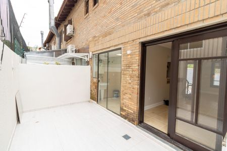 Casa de condomínio à venda com 120m², 3 quartos e 1 vagaQuintal