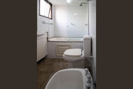 Apartamento à venda com 176m², 3 quartos e 3 vagasDetalhe Banheiro Suíte 3