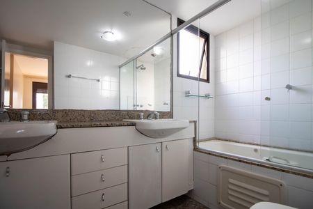 Apartamento à venda com 176m², 3 quartos e 3 vagasBanheiro Suíte 3
