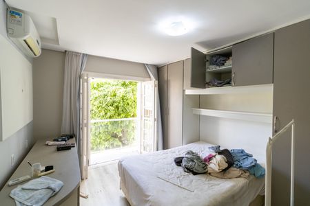 Casa de condomínio à venda com 190m², 3 quartos e 3 vagasSuíte