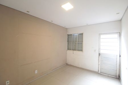 Casa para alugar com 12m², 2 quartos e sem vagaSala