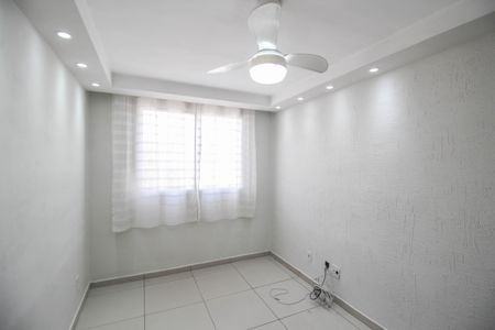Sala de apartamento para alugar com 2 quartos, 51m² em Vila Dagmar, Belford Roxo