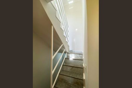 Casa à venda com 124m², 2 quartos e 1 vagaEscada