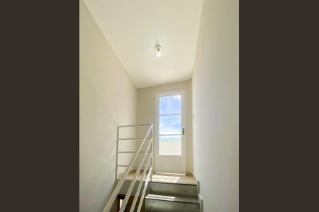 Casa à venda com 124m², 2 quartos e 1 vagaEscada