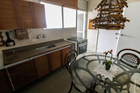 Apartamento à venda com 126m², 3 quartos e 2 vagasCozinha - Armários