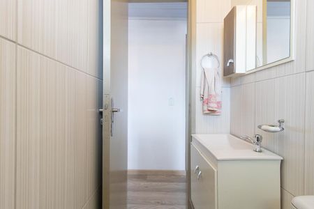Banheiro de apartamento para alugar com 3 quartos, 43m² em Cidade Industrial, Curitiba