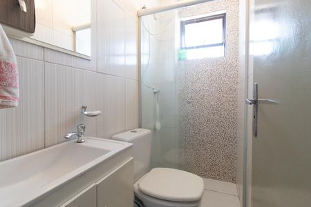 Banheiro de apartamento para alugar com 3 quartos, 43m² em Cidade Industrial, Curitiba