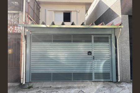 Casa para alugar com 130m², 2 quartos e 2 vagas Casa para alugar com 130m², 2 quartos e 2 vagasFachada