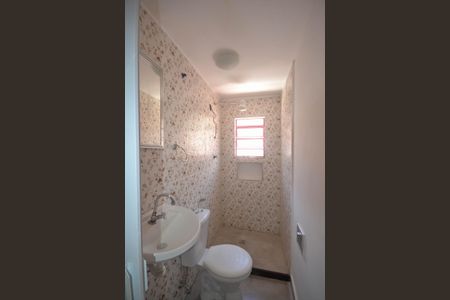 Banheiro de casa para alugar com 1 quarto, 30m² em São Francisco de Assis, Belford Roxo