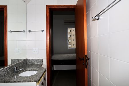Banheiro da Suíte de apartamento para alugar com 2 quartos, 115m² em Lourdes, Belo Horizonte