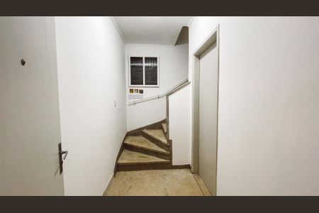 Apartamento para alugar com 47m², 1 quarto e sem vagaEscada