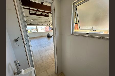 Casa para alugar com 200m², 2 quartos e 1 vagaLavabo