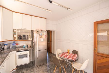 Casa para alugar com 300m², 4 quartos e 4 vagasCozinha