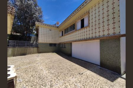 Casa para alugar com 730m², 4 quartos e 5 vagas Casa para alugar com 730m², 4 quartos e 5 vagasGaragem