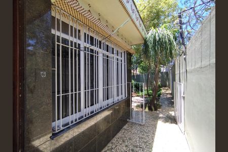 Casa para alugar com 730m², 4 quartos e 5 vagas Casa para alugar com 730m², 4 quartos e 5 vagasQuintal