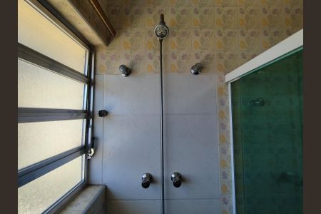 Casa para alugar com 730m², 4 quartos e 5 vagas Casa para alugar com 730m², 4 quartos e 5 vagasBanheiro - torneira