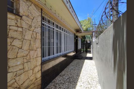 Casa para alugar com 730m², 4 quartos e 5 vagas Casa para alugar com 730m², 4 quartos e 5 vagasQuintal