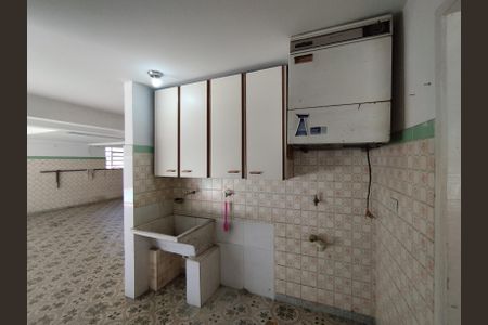 Casa para alugar com 730m², 4 quartos e 5 vagas Casa para alugar com 730m², 4 quartos e 5 vagasÁrea de Serviço