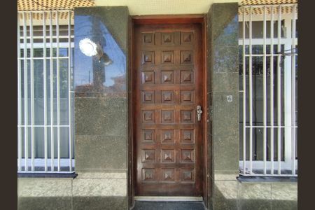 Casa para alugar com 730m², 4 quartos e 5 vagas Casa para alugar com 730m², 4 quartos e 5 vagasEntrada