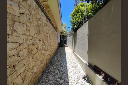 Casa para alugar com 730m², 4 quartos e 5 vagas Casa para alugar com 730m², 4 quartos e 5 vagasQuintal