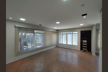 Casa para alugar com 730m², 4 quartos e 5 vagas Casa para alugar com 730m², 4 quartos e 5 vagasSala