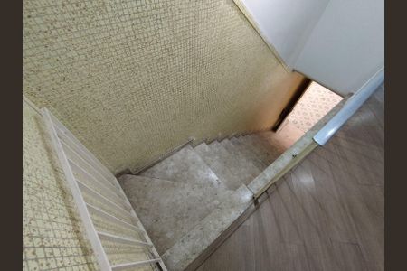 Casa para alugar com 730m², 4 quartos e 5 vagas Casa para alugar com 730m², 4 quartos e 5 vagasEscada