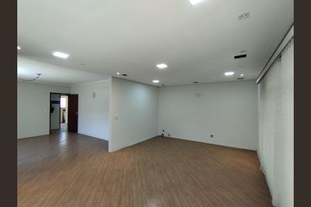 Casa para alugar com 730m², 4 quartos e 5 vagas Casa para alugar com 730m², 4 quartos e 5 vagasSala