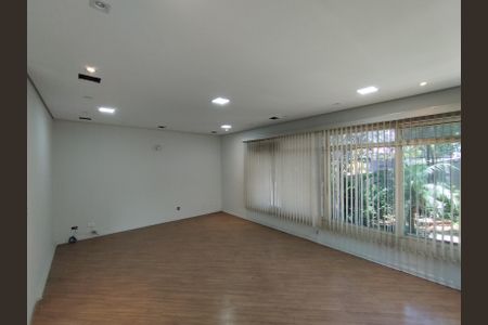 Casa para alugar com 730m², 4 quartos e 5 vagas Casa para alugar com 730m², 4 quartos e 5 vagasSala