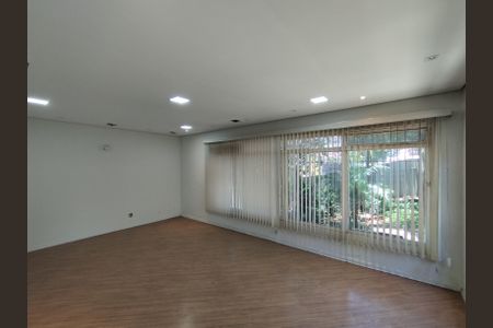 Casa para alugar com 730m², 4 quartos e 5 vagas Casa para alugar com 730m², 4 quartos e 5 vagasSala
