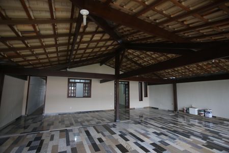 Casa à venda com 300m², 3 quartos e sem vagaVaranda