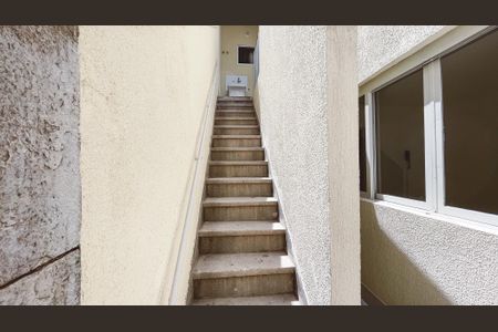 Apartamento para alugar com 40m², 1 quarto e sem vaga Apartamento para alugar com 40m², 1 quarto e sem vagaEscada