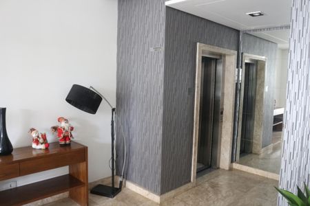 Apartamento à venda com 84m², 2 quartos e 2 vagasHall social