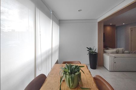 Apartamento à venda com 84m², 2 quartos e 2 vagasVaranda