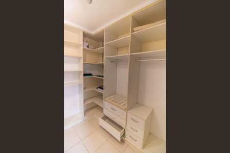 Casa para alugar com 330m², 3 quartos e 1 vagaCloset da suíte