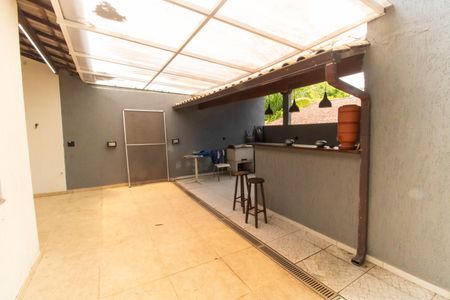 Casa para alugar com 330m², 3 quartos e 1 vagaÁrea externa