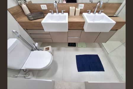 Apartamento à venda com 97m², 2 quartos e 1 vagaBanheiro da suíte 