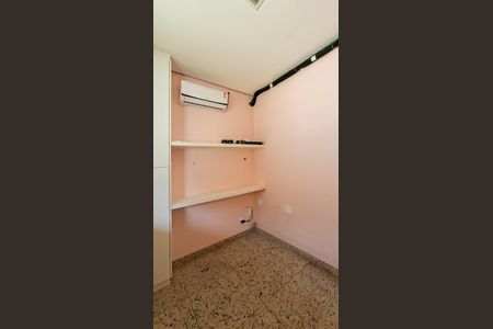 Casa à venda com 220m², 4 quartos e 3 vagasEscritório