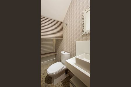 Casa à venda com 220m², 4 quartos e 3 vagasLavabo