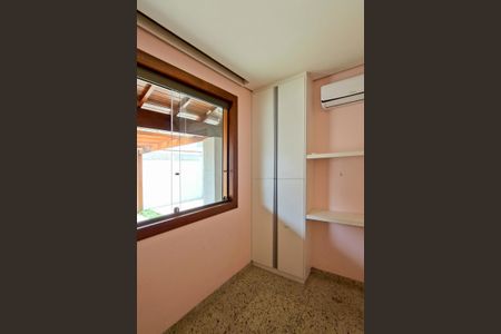 Casa à venda com 220m², 4 quartos e 3 vagasEscritório