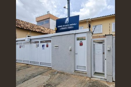 Casa à venda com 220m², 4 quartos e 3 vagasFachada