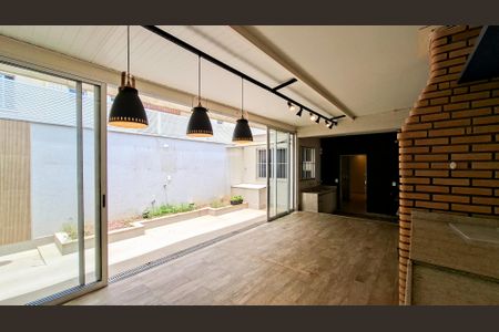 Casa à venda com 220m², 4 quartos e 3 vagasEspaço Gourmet