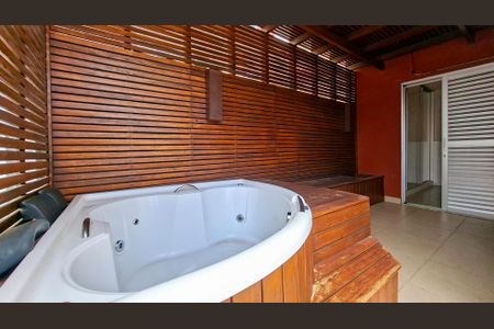 Casa à venda com 220m², 4 quartos e 3 vagasBanheira