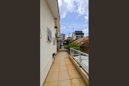 Casa à venda com 220m², 4 quartos e 3 vagasVaranda