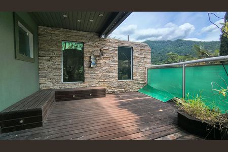 Casa de condomínio para alugar com 300m², 3 quartos e 3 vagas Casa de condomínio para alugar com 300m², 3 quartos e 3 vagasVaranda da Suíte 1