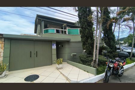 Casa de condomínio para alugar com 300m², 3 quartos e 3 vagas Casa de condomínio para alugar com 300m², 3 quartos e 3 vagasFachada da Casa