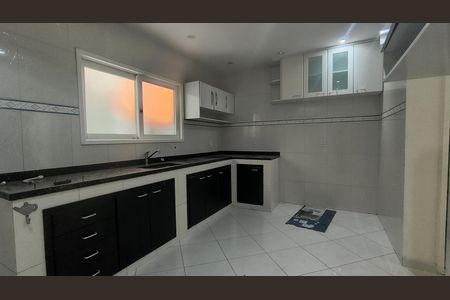 Casa de condomínio para alugar com 300m², 3 quartos e 3 vagas Casa de condomínio para alugar com 300m², 3 quartos e 3 vagasCozinha