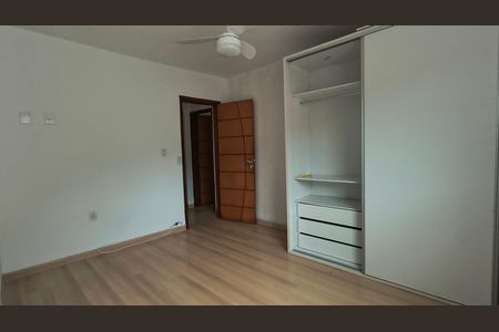 Casa de condomínio para alugar com 300m², 3 quartos e 3 vagas Casa de condomínio para alugar com 300m², 3 quartos e 3 vagasSuíte 2