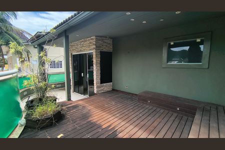 Casa de Condomínio para alugar com 3 quartos, 300m² em Vargem Pequena, Rio de Janeiro