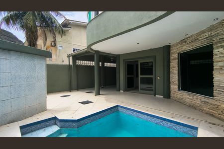 Casa de condomínio para alugar com 300m², 3 quartos e 3 vagas Casa de condomínio para alugar com 300m², 3 quartos e 3 vagasQuintal